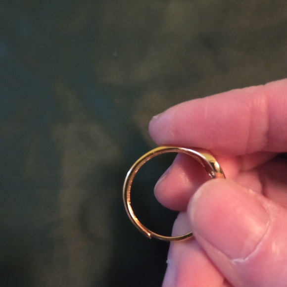 Gold Signet Ring - Picture 5 of 7
